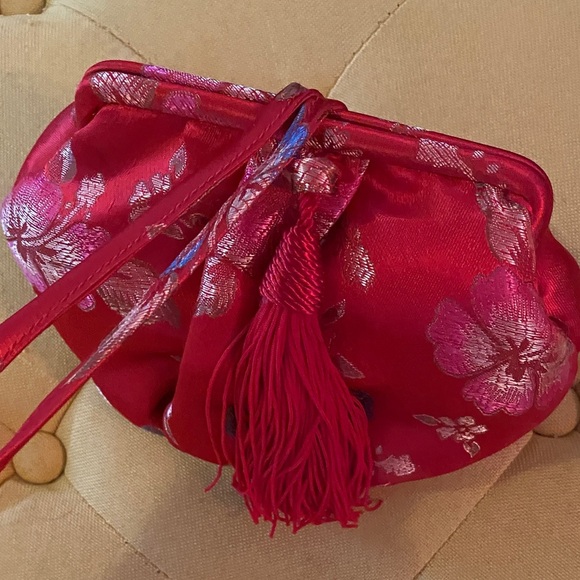 Asian floral pattern wristlet - Picture 6 of 6